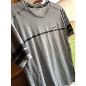 Nike Dri-Fit Men's Size L Gray Short Sleeve Breathable Athletic Running Stripes